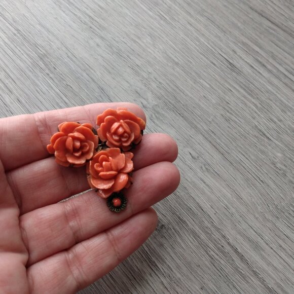 Vintage Faux Coral Brooch with Three Rose Flowers Floral - Picture 6 of 10